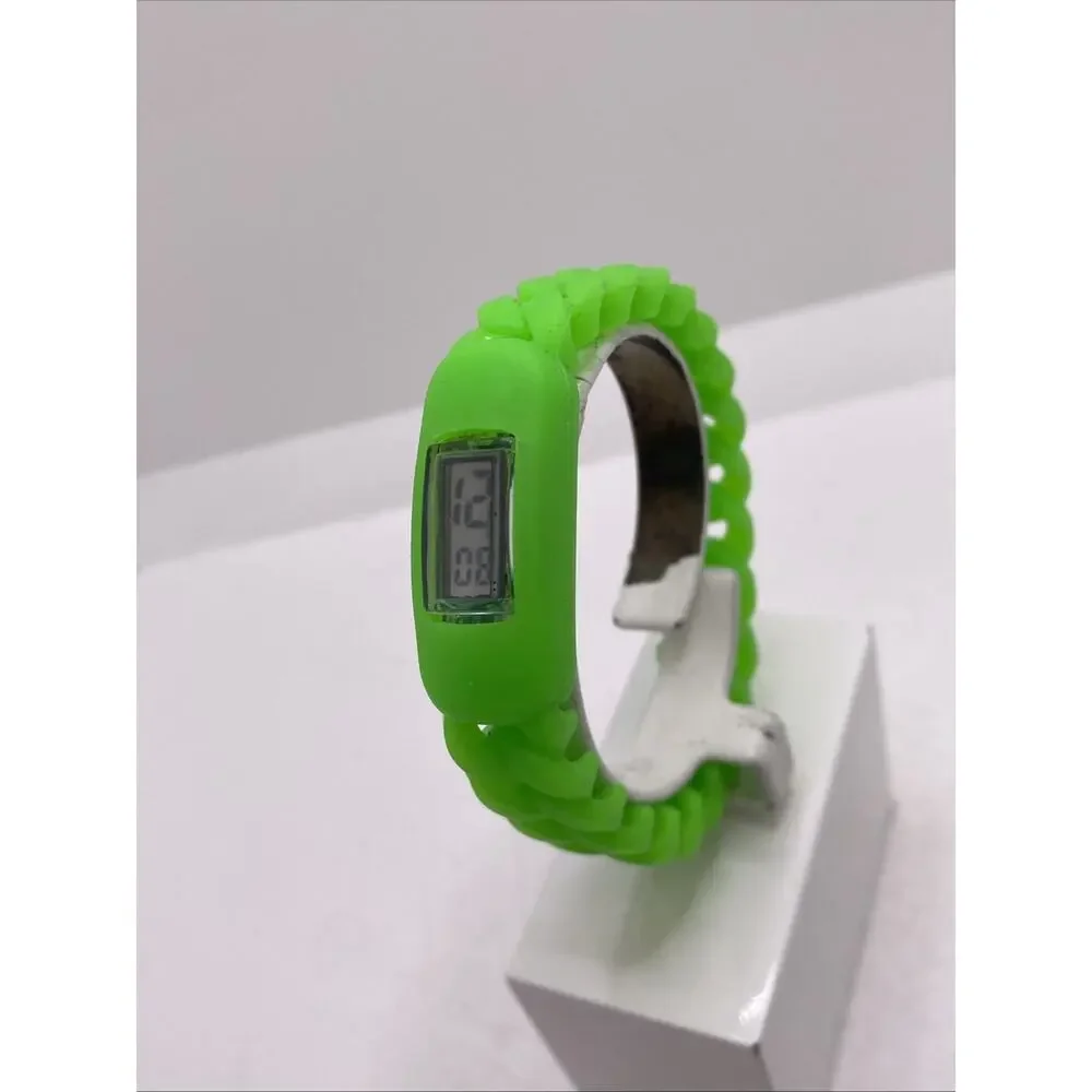 Womens Green Rubber Sports Watch Works New Battery